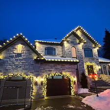 Installing-breathtaking-Christmas-lights-in-Mirabel-Leave-it-to-the-pros 5